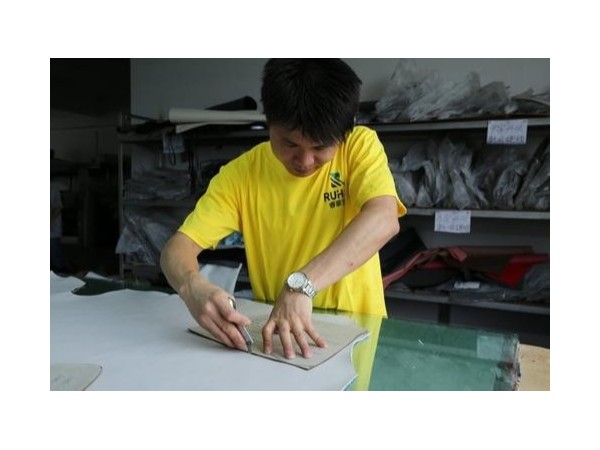 睿豪實業(yè)教你如何選擇精湛定制技術的皮具廠
